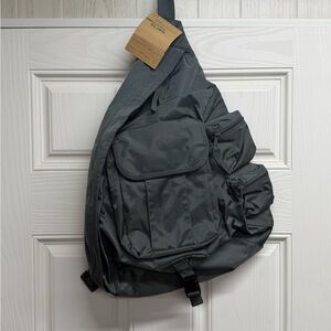 Vintage Y2K GAP Utility Sling Bag Gray Crossbody Techwear
Gorpcore 2000s NWT